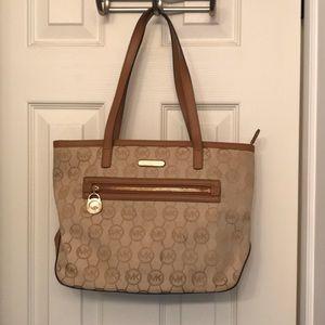 Micheal Kors purse